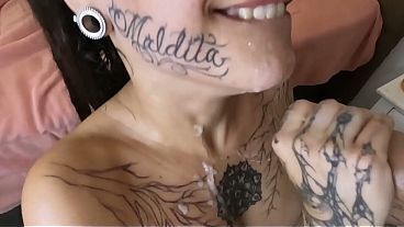 Garganta profunda e socada na bucetinha rosa