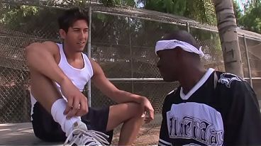 Gay black guy picks up whtie for some hardcore anal fun