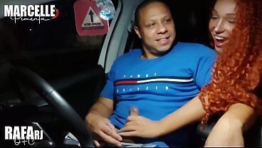 Comi na pele o cu apertadinho da amiga trans da minha mulher na frente dela!