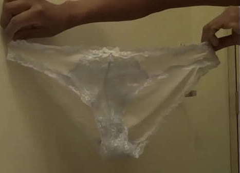 Mostrando los calzones que encontre