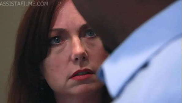 A novinha chupando o pau do omsicroxeo