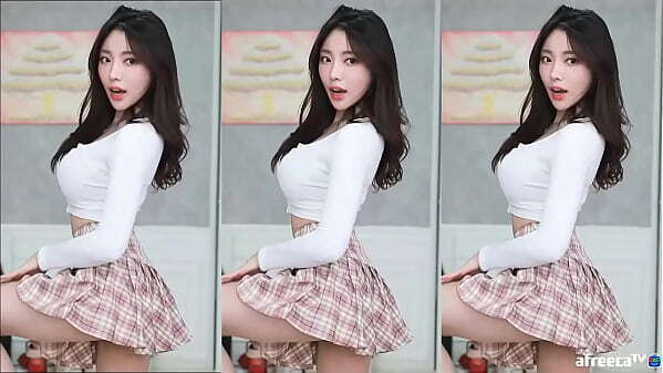 Jeehyeoun sexy dance in mini skirt