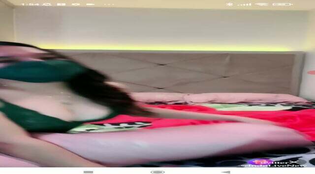 Putri Naya Goyang Ebot Nungging Desah