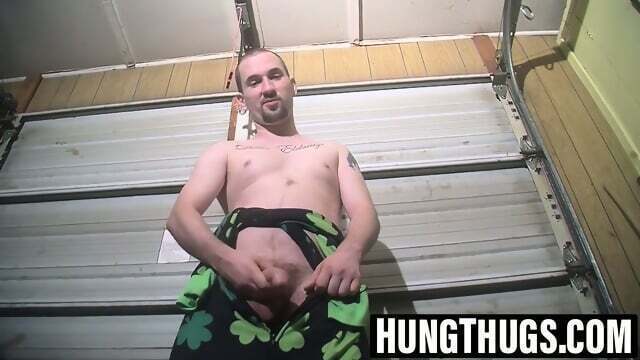 Straight amateur Paradox jizzes on cam while solo