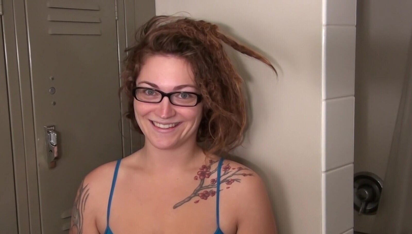 Bold Kyle and sultry Sonny Silver explore their raw desires in a steamy amatuer scene