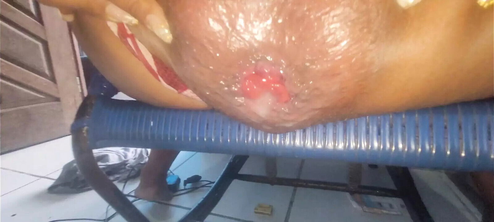 milf with a wide ass wants to feel the dick go deep in her ass