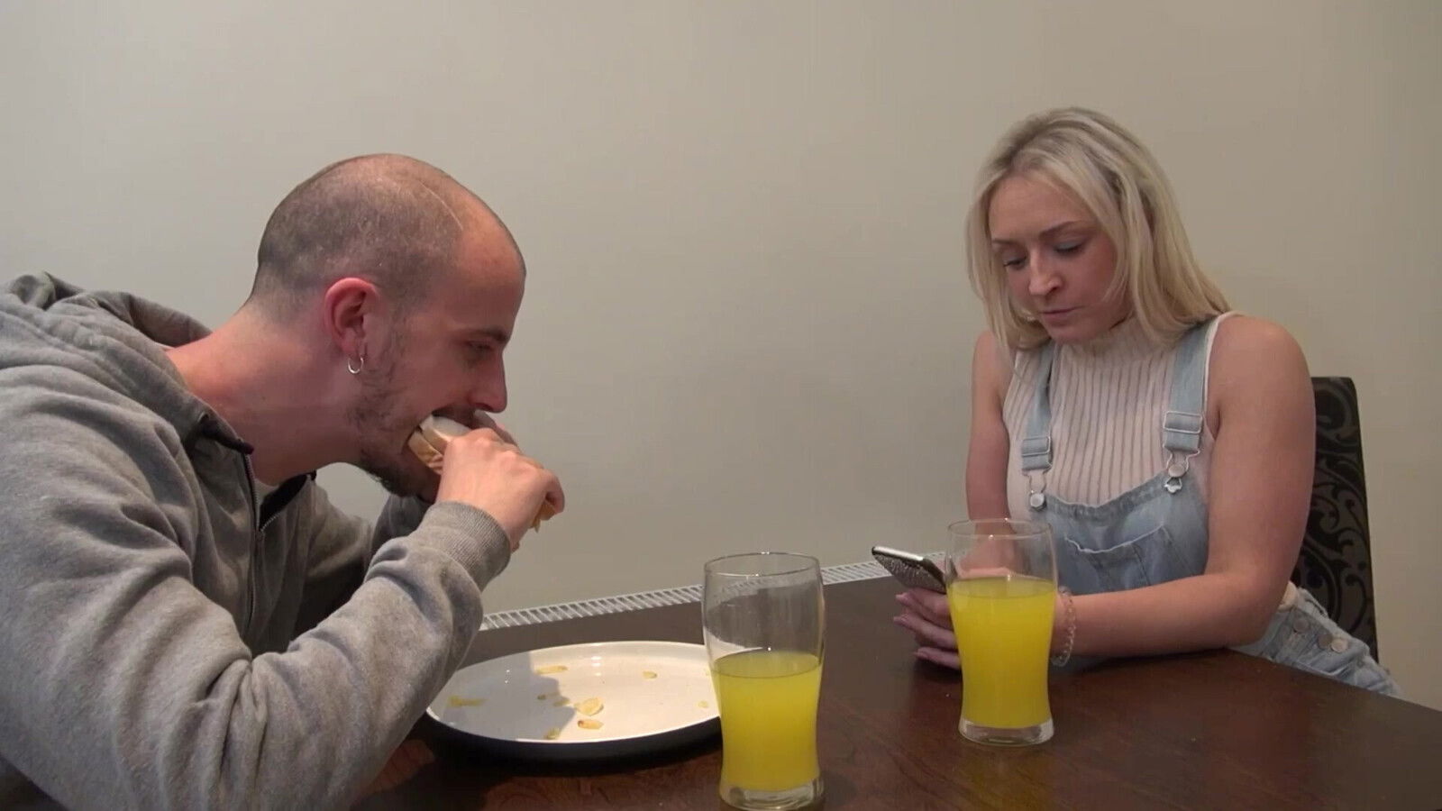 Licking Her Cunt! Horny Hot Blonde Teen Stepdaughter Loves to Fuck!