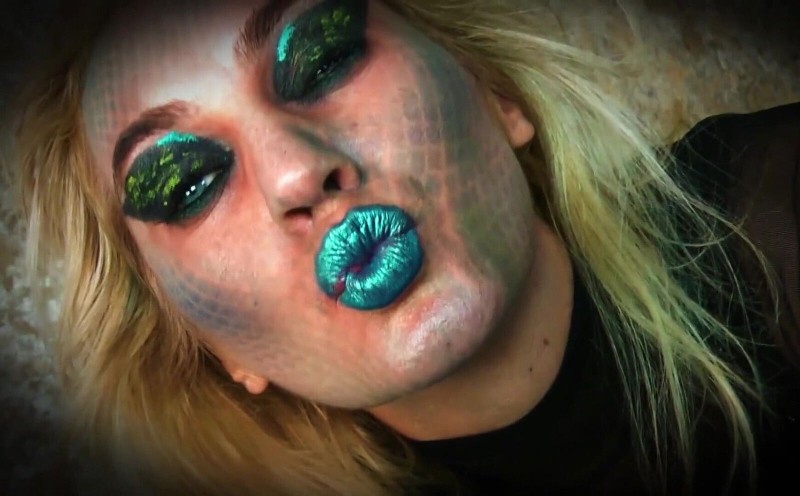 The dark queen experiment