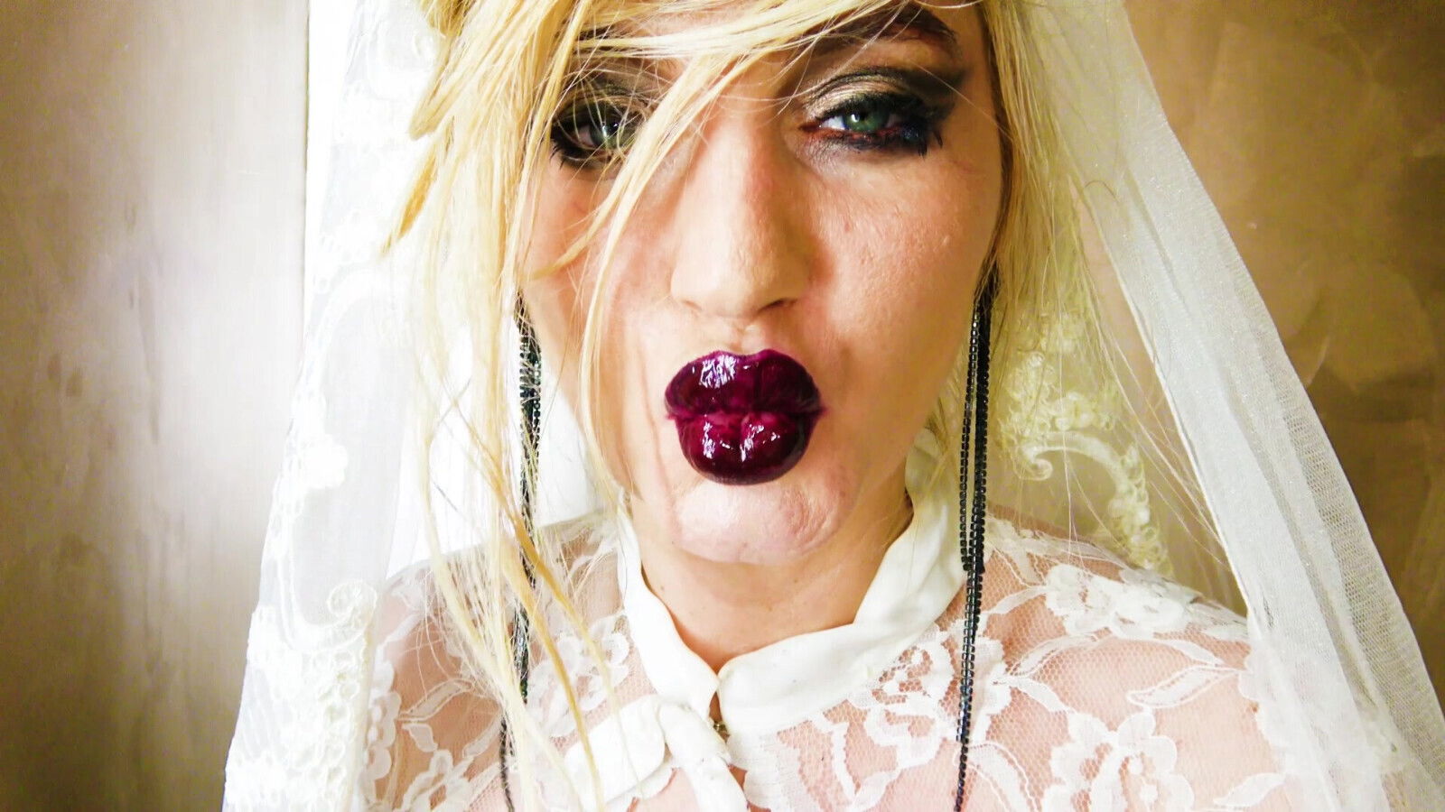 Femdom Lipstick Sexkisses