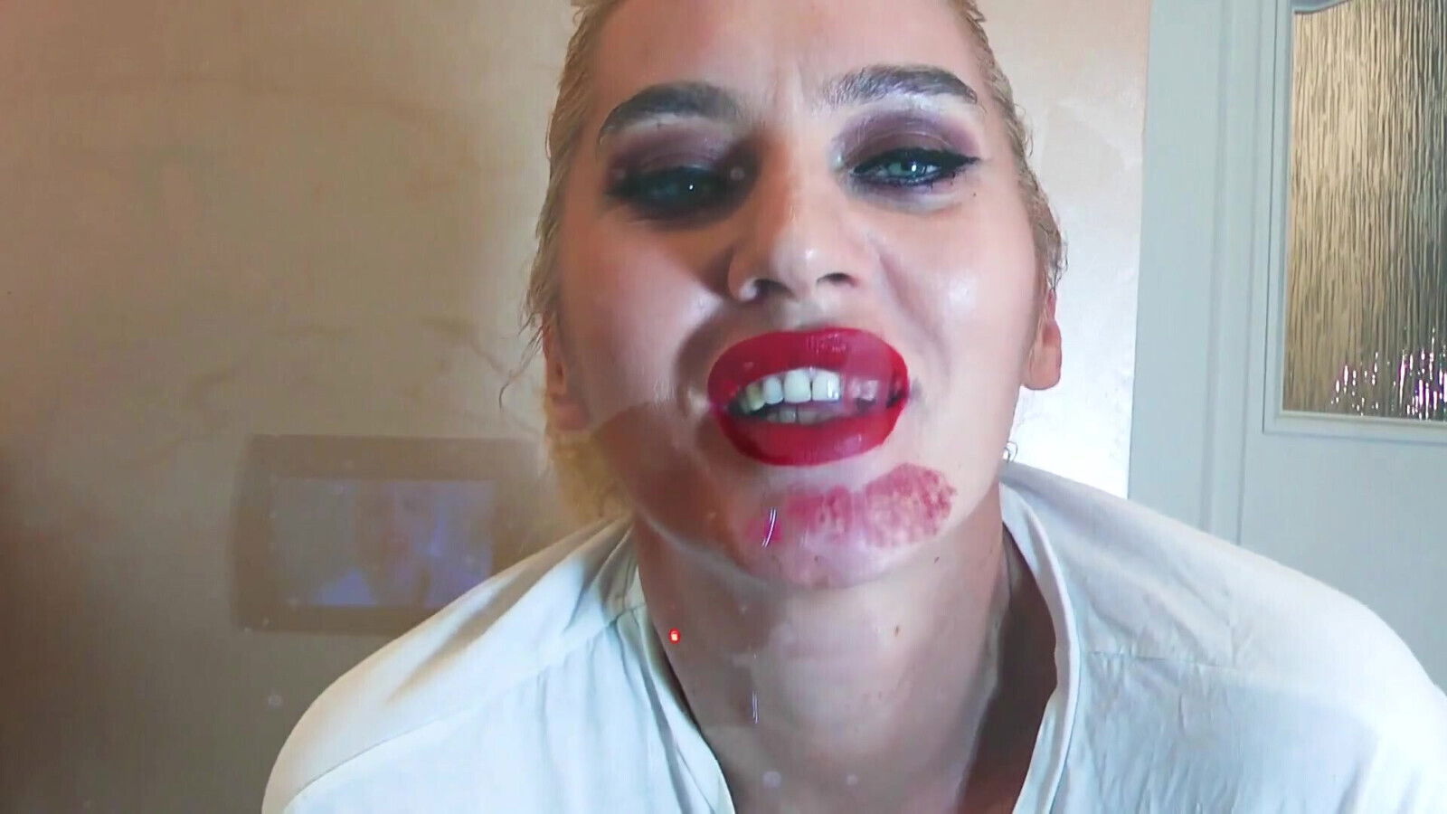 Bounded kisses &wet t- shirt