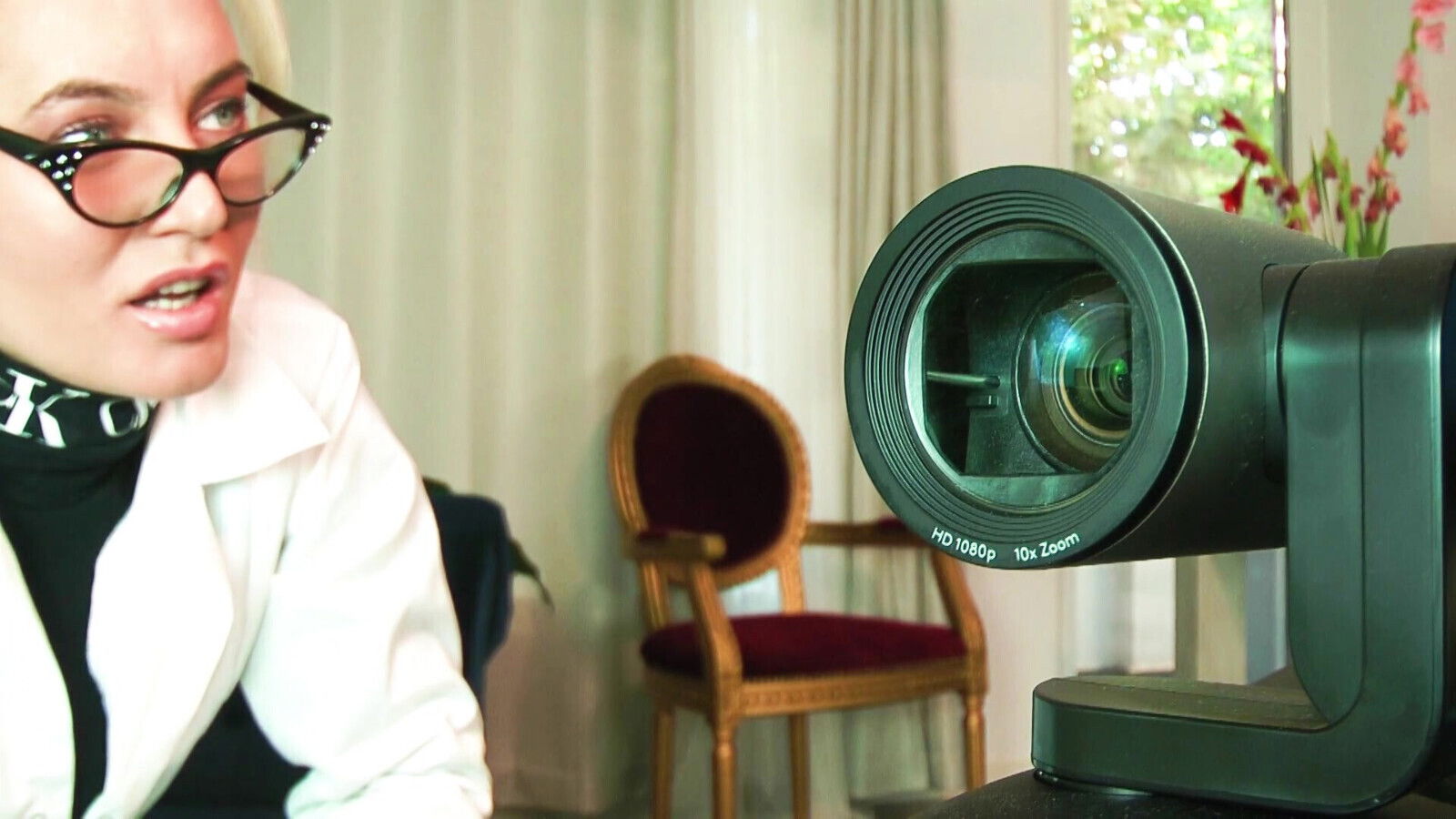 The dark queen experiment