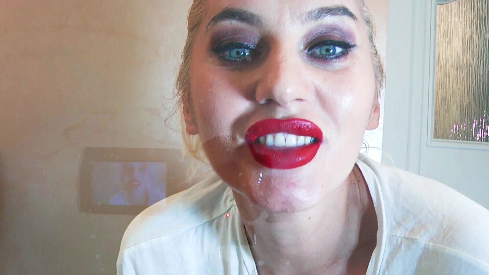 Bounded kisses &wet t- shirt