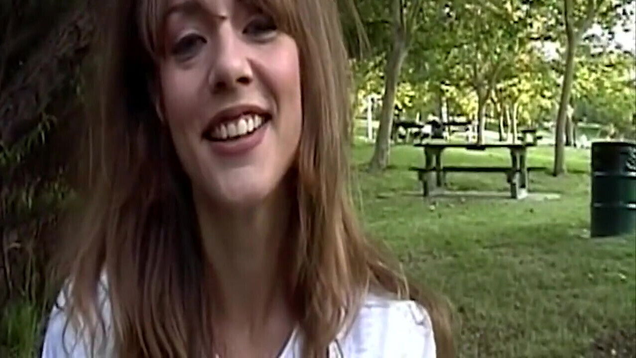 Amateur Handjob in the Park