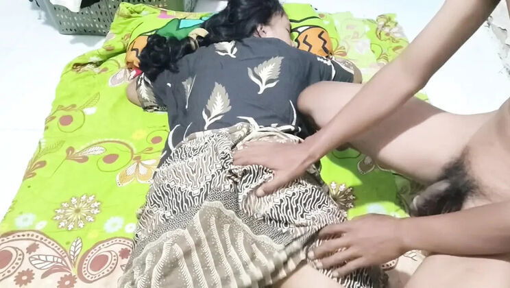 Indonesian Hijab Housewife Rania Fucks Mother-in-Law Dinda Doggy Style