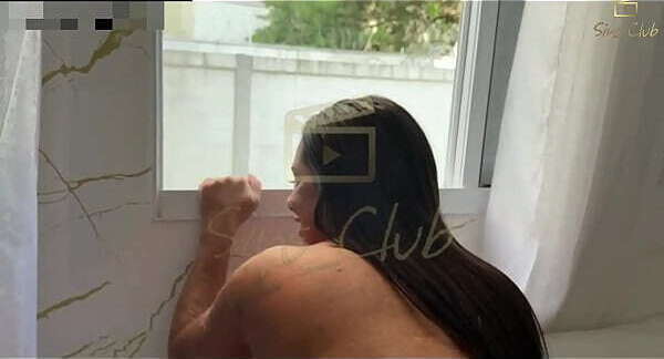 Francis Simas sendo macetada na janela do condom&iacute_nio - Sindico contou para o corno que estava na portaria sobre sua esposa estar sendo arrombada por um preto dotado