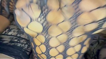 chamamos um rapaz pra nos satisfazer, mas o pau dele era muito pequeno ent&atilde_o fizemos ele escravo inutil e humilhamos ele (COMPLETO NO RED)