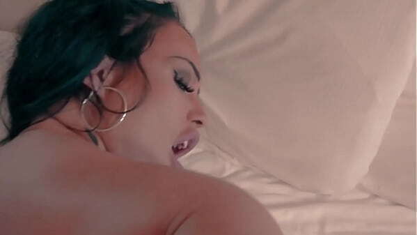 Hot Hook Up with Naughty Latina Milf from Germany