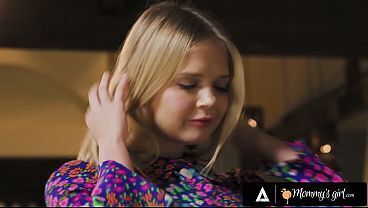 MOMMYS GIRL - Petite SQUIRTER Coco Lovelock Keeps Splashing On Upside Down MILF Lauren Phillips