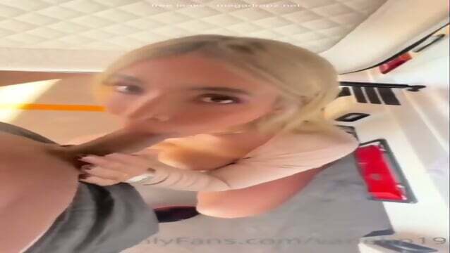 Vanessa Bohorquez Has Sex Standing Up