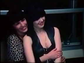 Marilyn Jess et Cathy Stewart en mode seduction