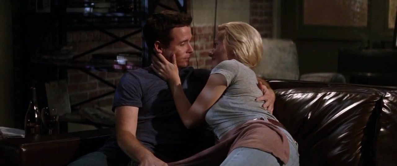 Scarlett Johansson,Jennifer Connelly in He's Just Not That Into You (2009)