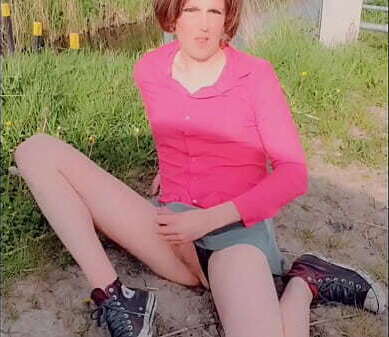 Wetlook and dirty Annemieke went for a swim