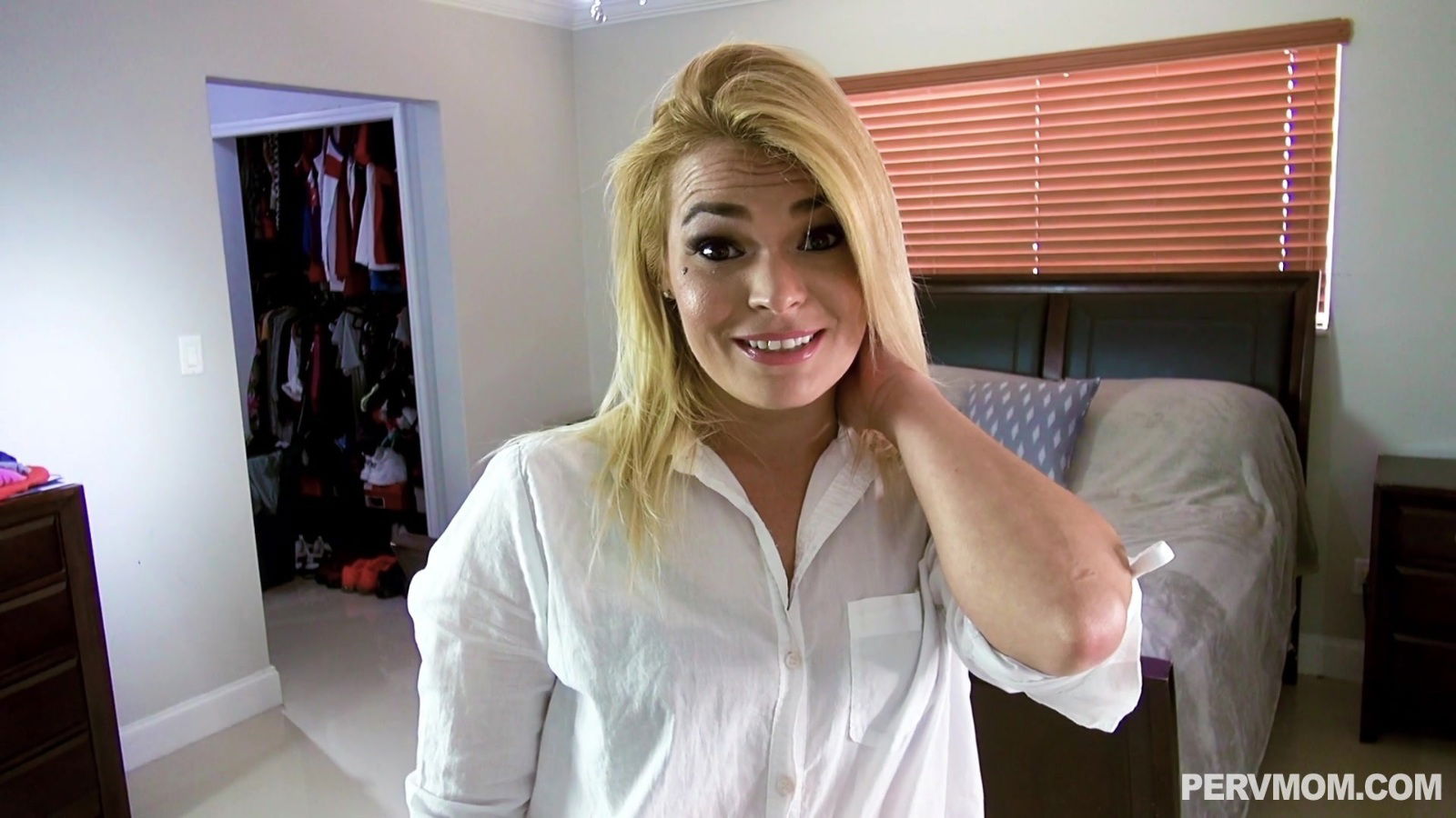 Tattooed blonde Blaten knows satisfy stiff shaft