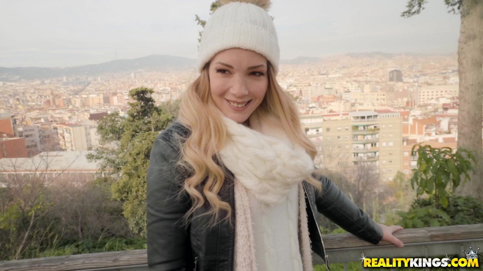 Sweet Paola Guerra takes care long delicious dick