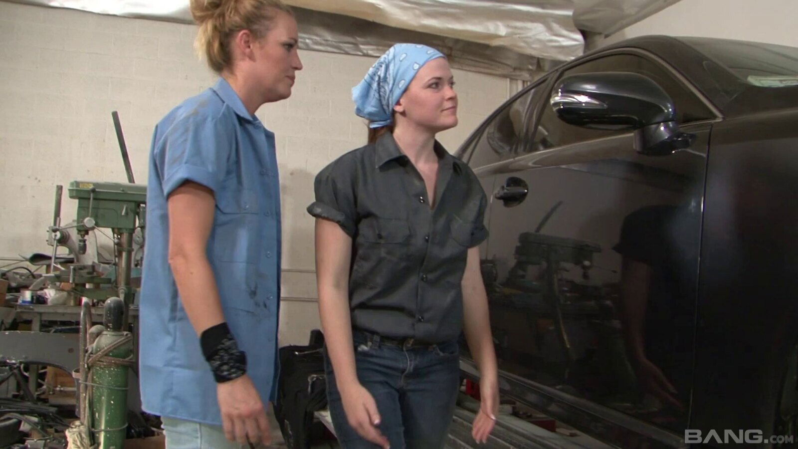 Steamy oral sex with lesbians Ariel Stoman and Daisy Layne