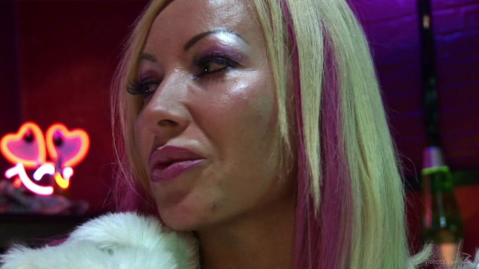 Tattooed slut Kira Croft enjoys riding like cowgirl