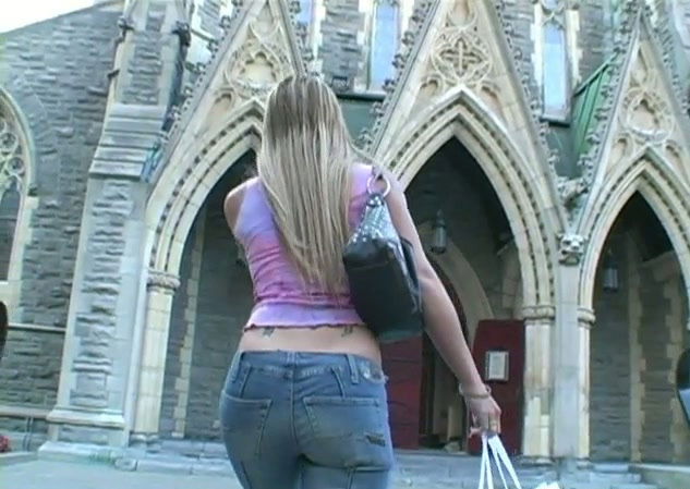 Kinky porn actress Shelby Bell shows upskirt dressing room