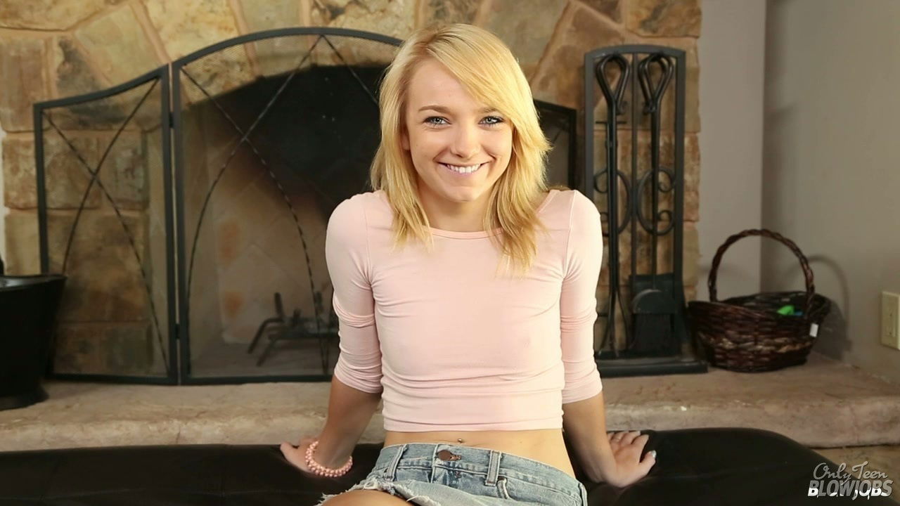 Smoking blond angel Carmen Calloway gives head