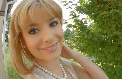 blonde Charlyse Bella shows butt gives blowjob