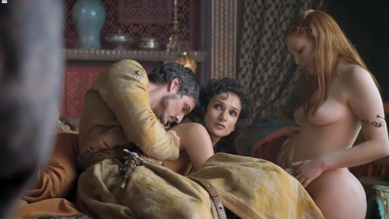 Game of Thrones S04E01 (2014) - Josephine Gillan, Kristen Gillespie