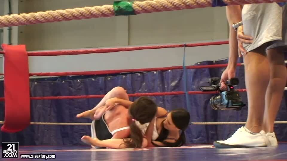 Kerry Amanda Moore fighting bangingt Nude Fight Club