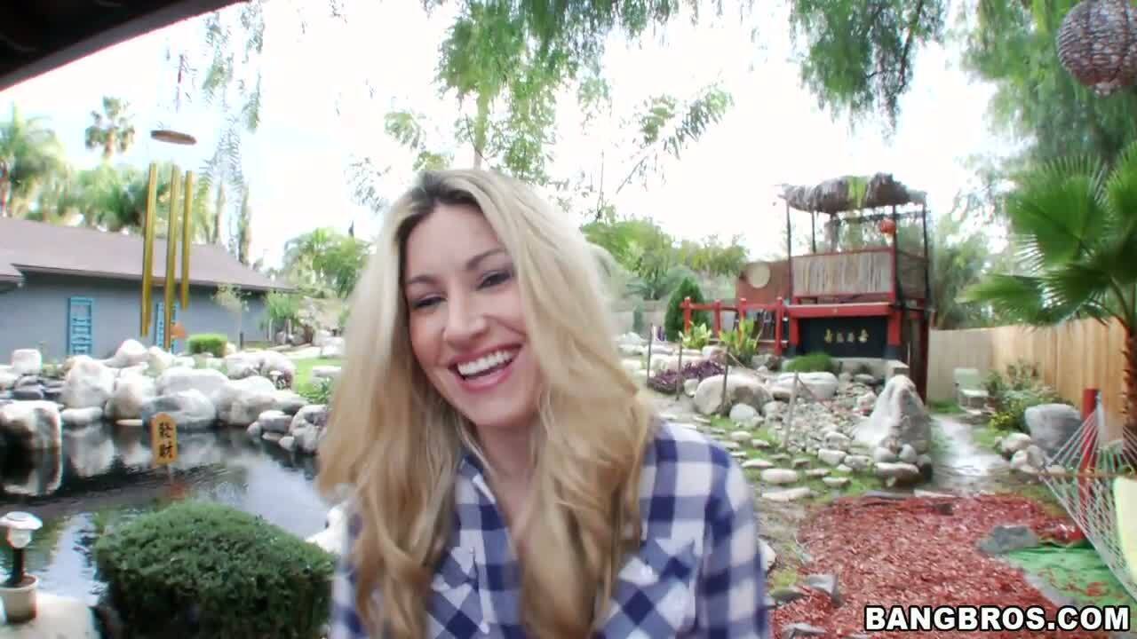 Delightful Allysin Wonderland sucks a dick in POV