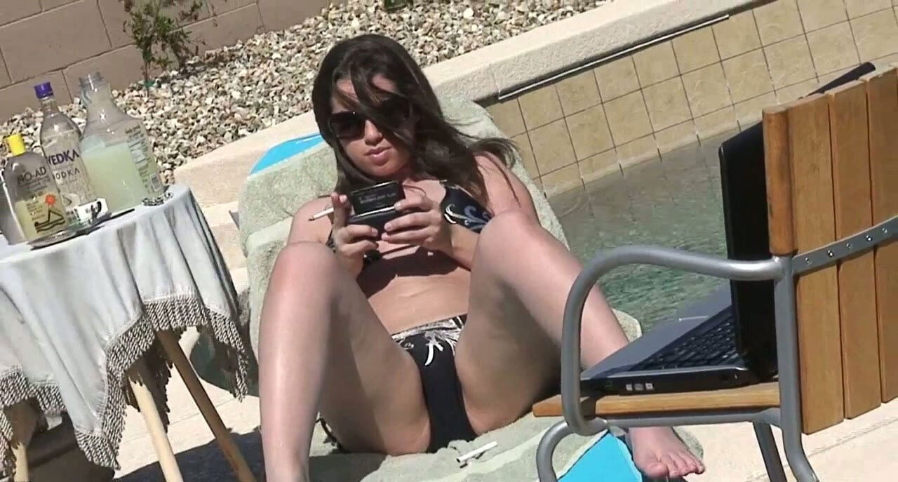 Brown-haired nympho Courtney James showing sexy body