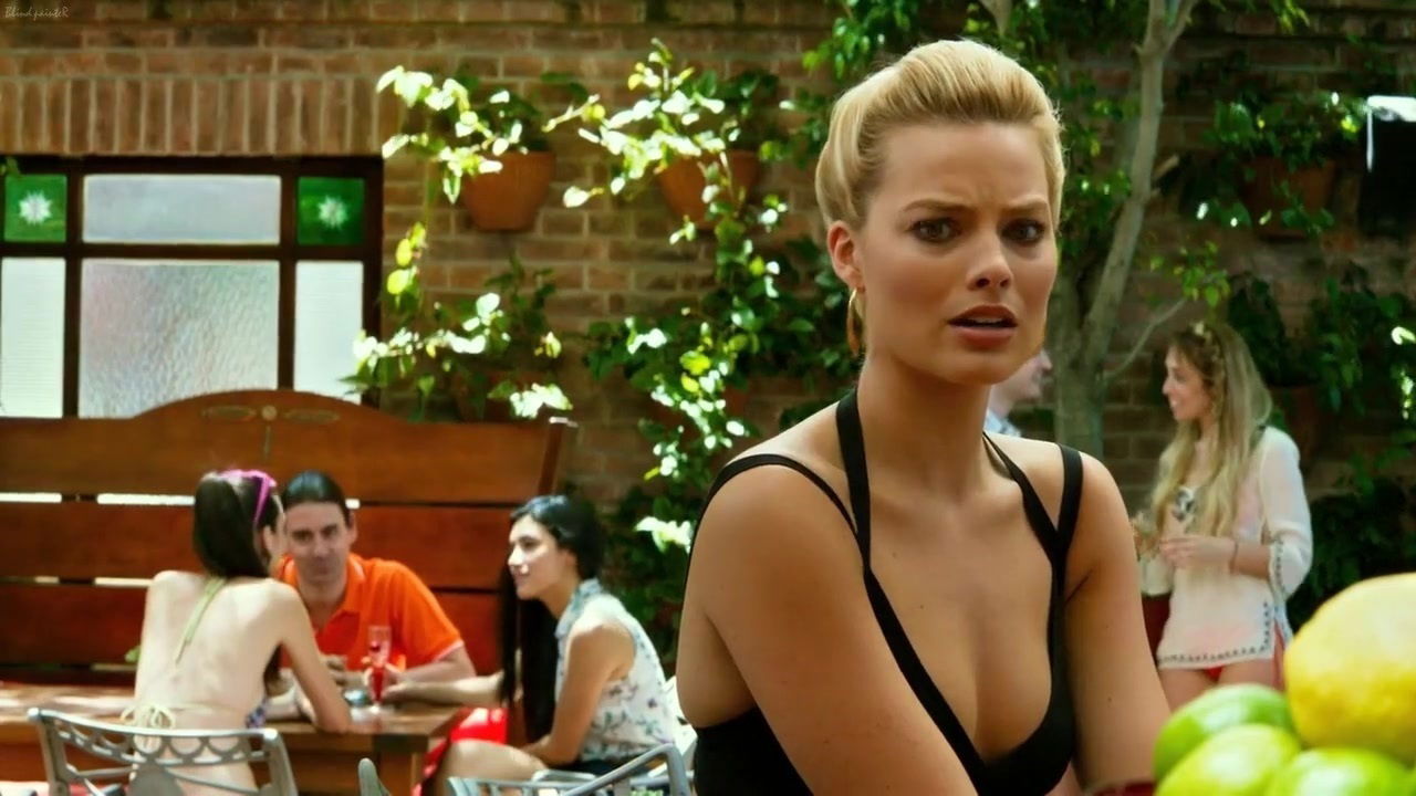 Focus (2015) Margot Robbie, Daniella Short