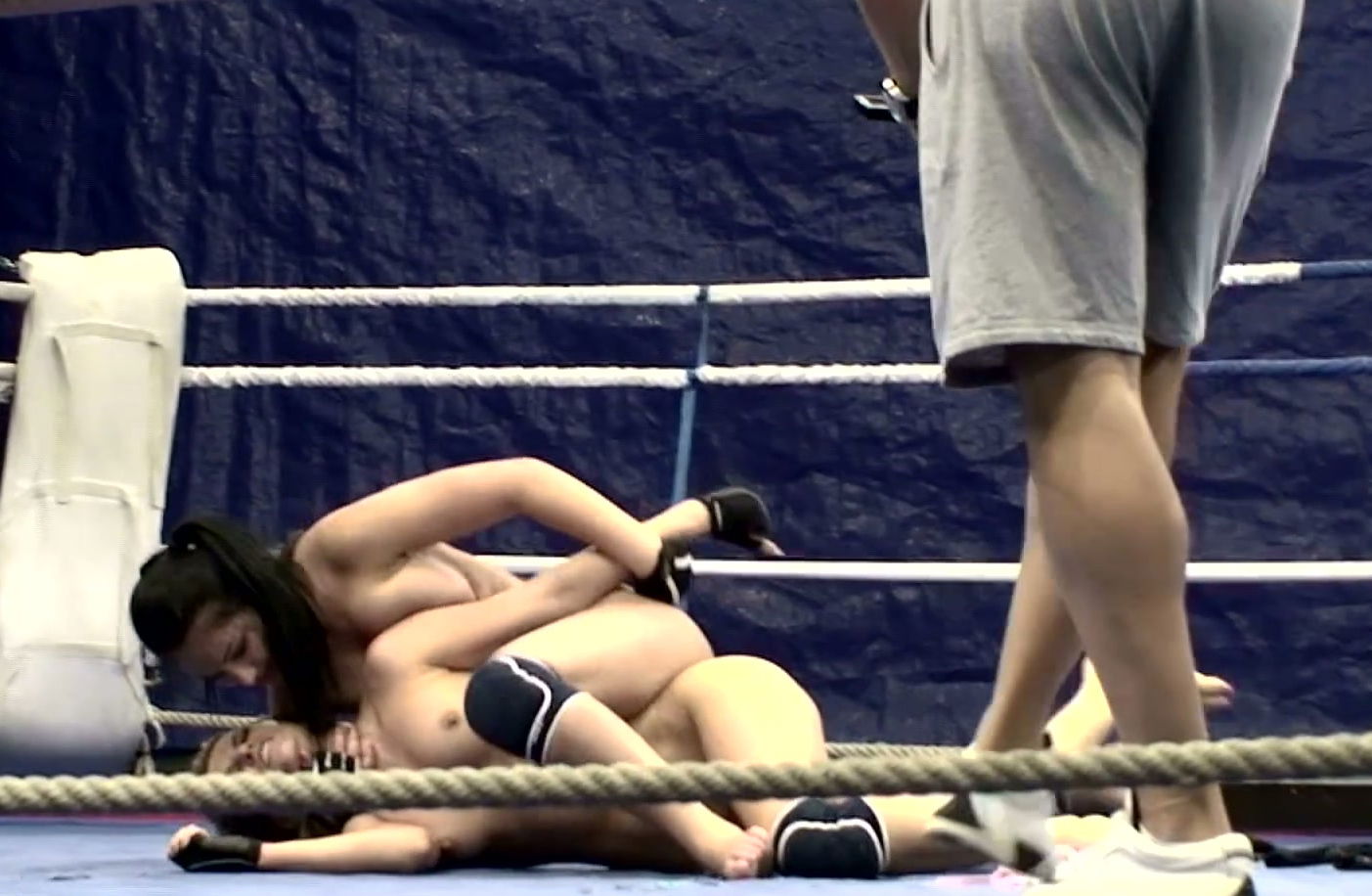 Watch backstage video of a furious fight of Aleska Diamond and Lana S