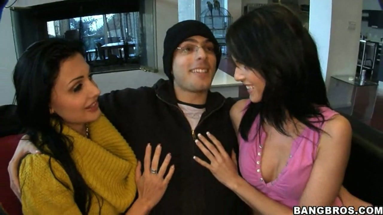 Super hotties Jennifer Dark, Aletta Ocean Helena Sweet seduce guys suck their dicks