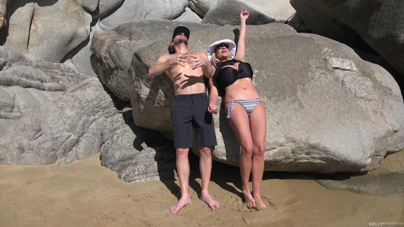 Horny seduces blonde Kelly Madison riding game