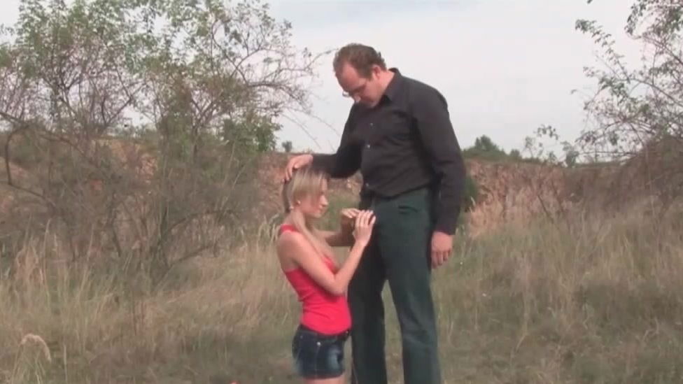 Outdoor amateur sex with slim Pia Angel