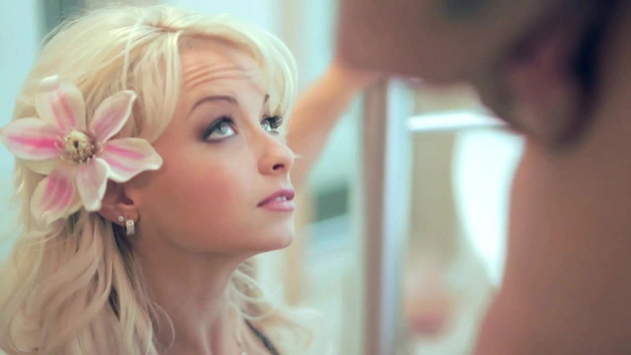 Blondie blows amazingly good