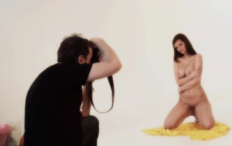 Assy busty chick Rita is posing naked so sexy