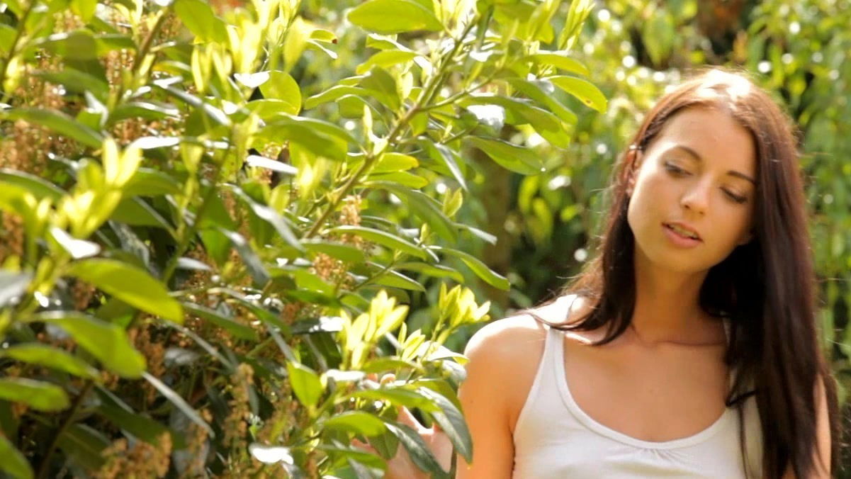 Leyla Peachbloom gives a hot deep blowjob