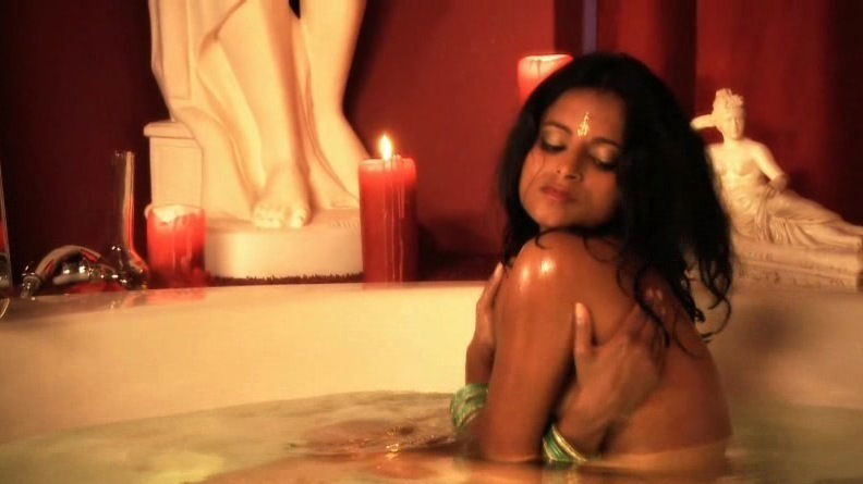 Erotic scene with an awesome Indian queen