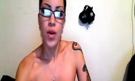 Babe in glasses Jade Rox is masturbating