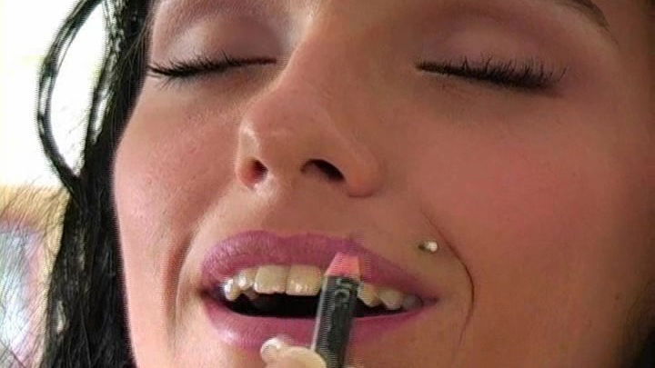 Black-haired Kate Klimax is making a makeup