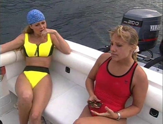 Alexis Christian spreads legs blonde's tongue boat