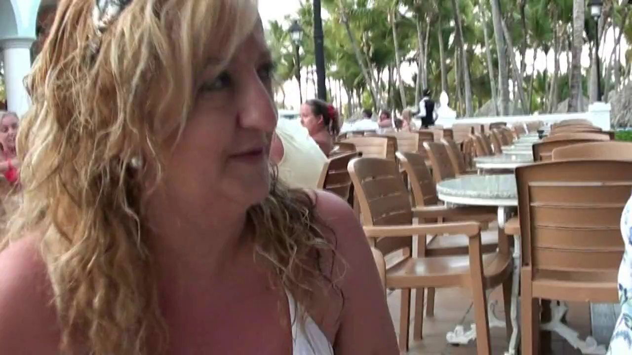 Mature goddess Victoria Dixon cannot resist